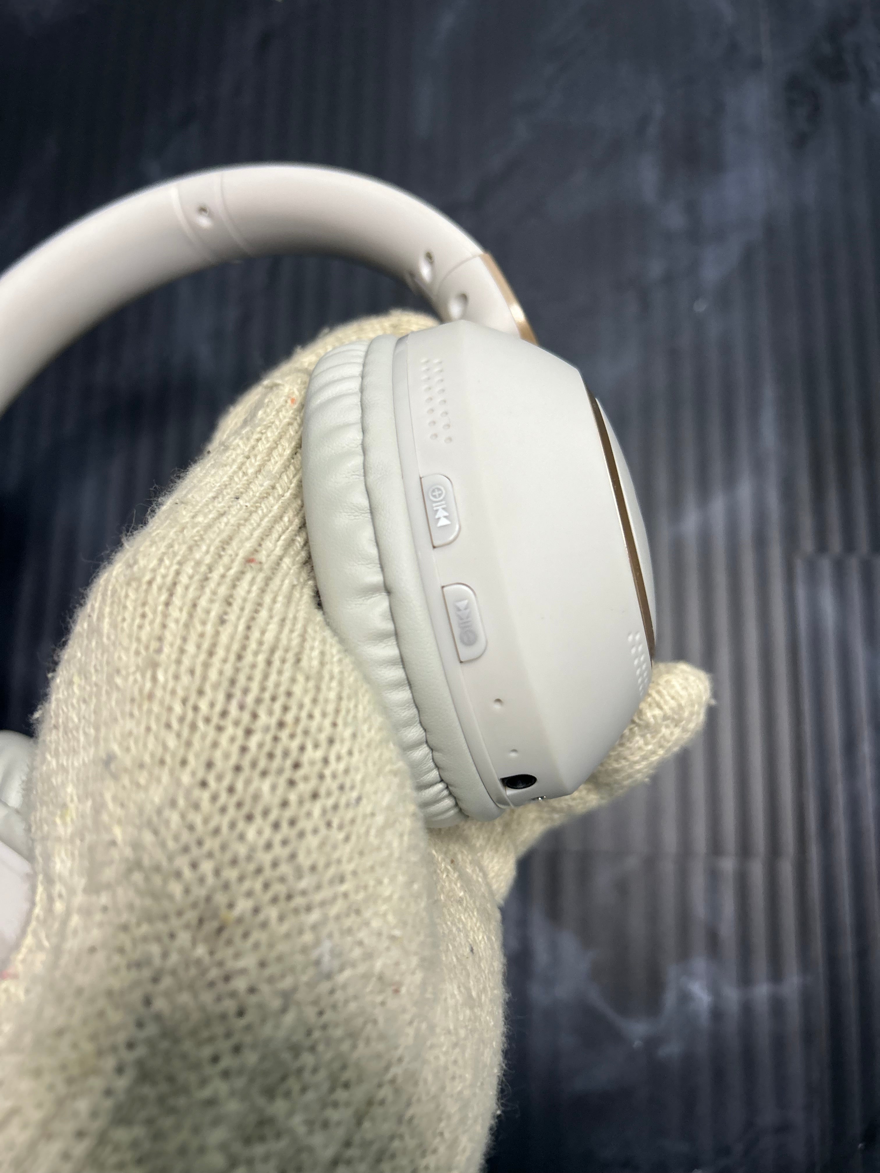 JBL Momentum Headphones AHMEDABAD SHOPPINGS