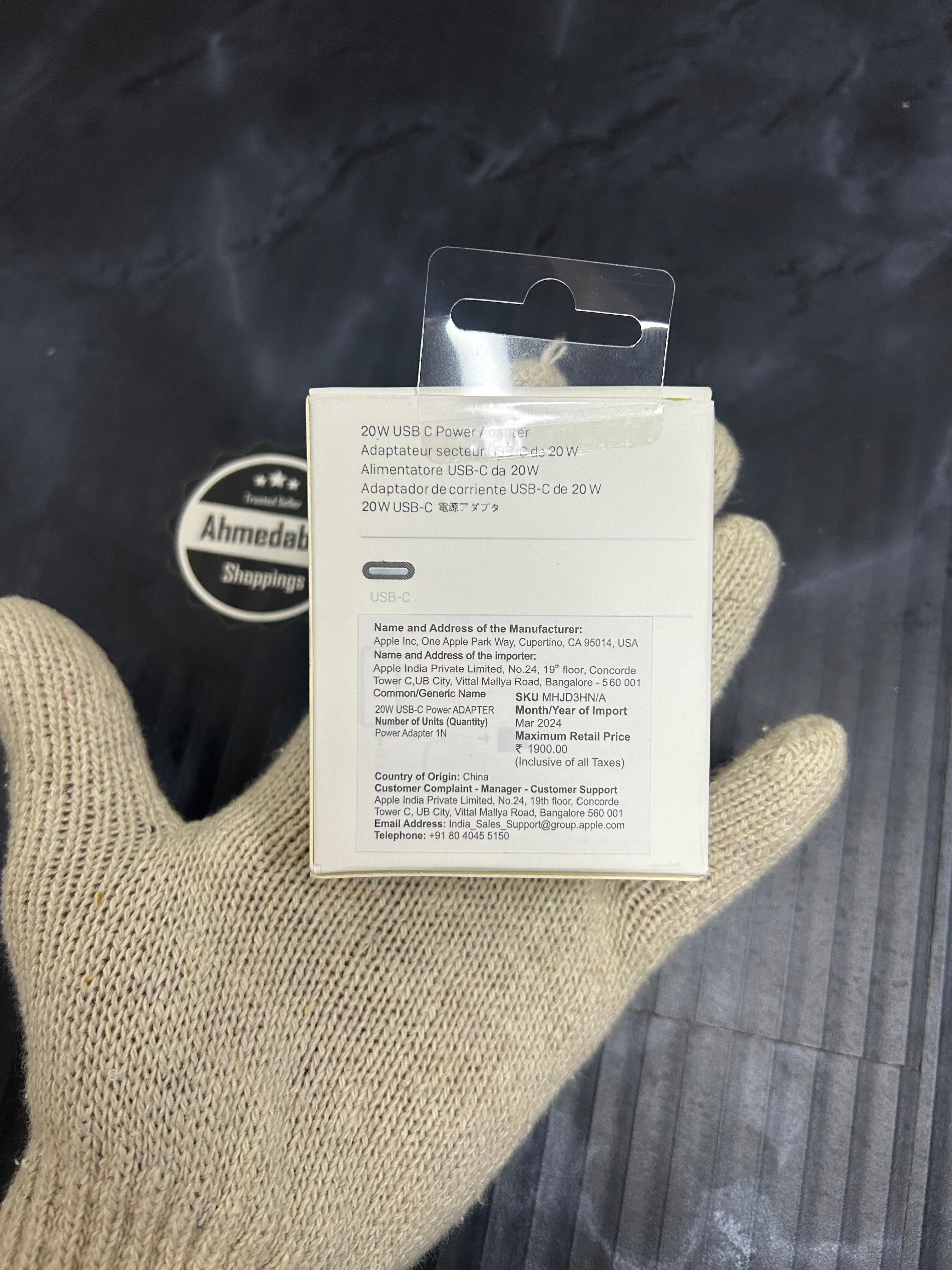 20W CHARGING DOCK AND C TO LIGHTNING CABLE COMBO AHMEDABAD SHOPPINGS