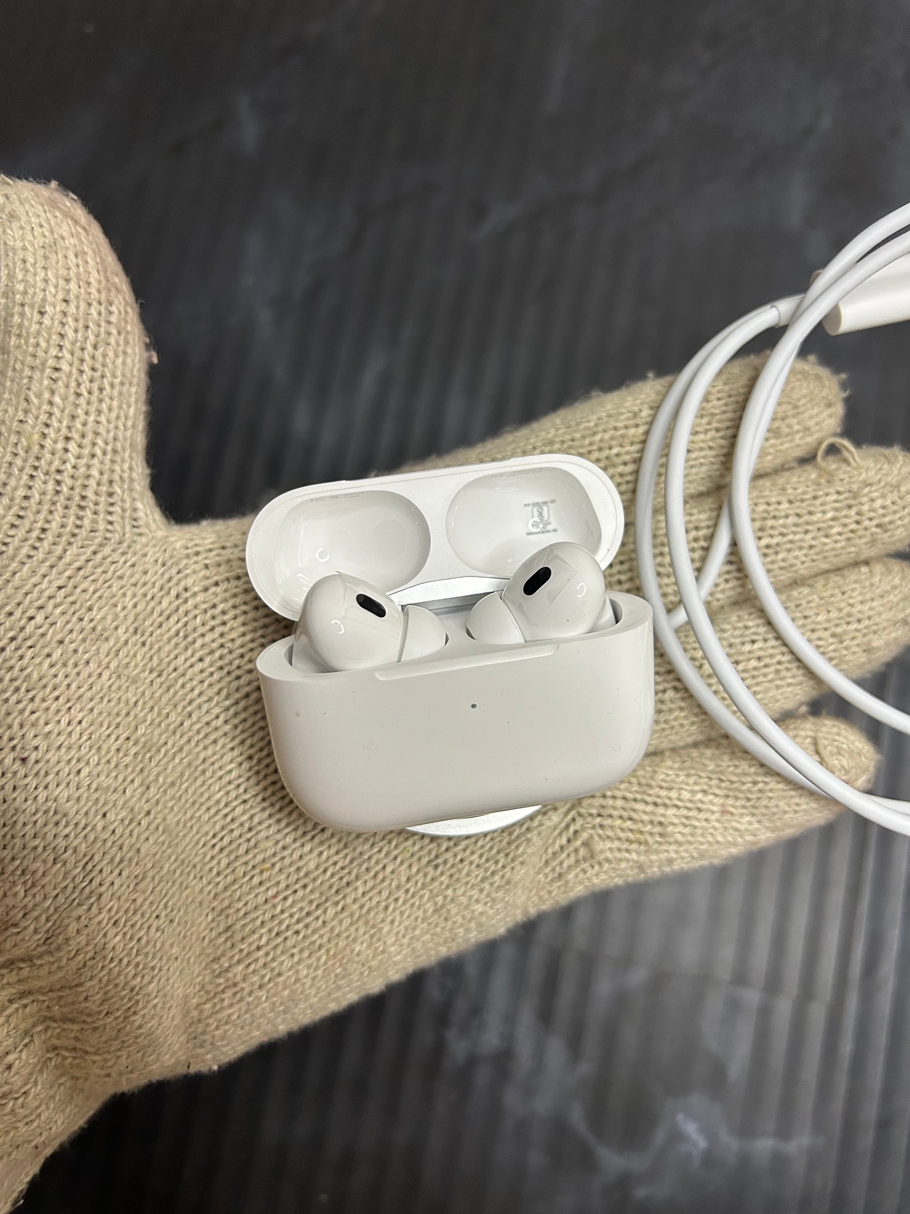 AirPods Pro 2 & Magesafe Wireless Charger COMBO OFFER