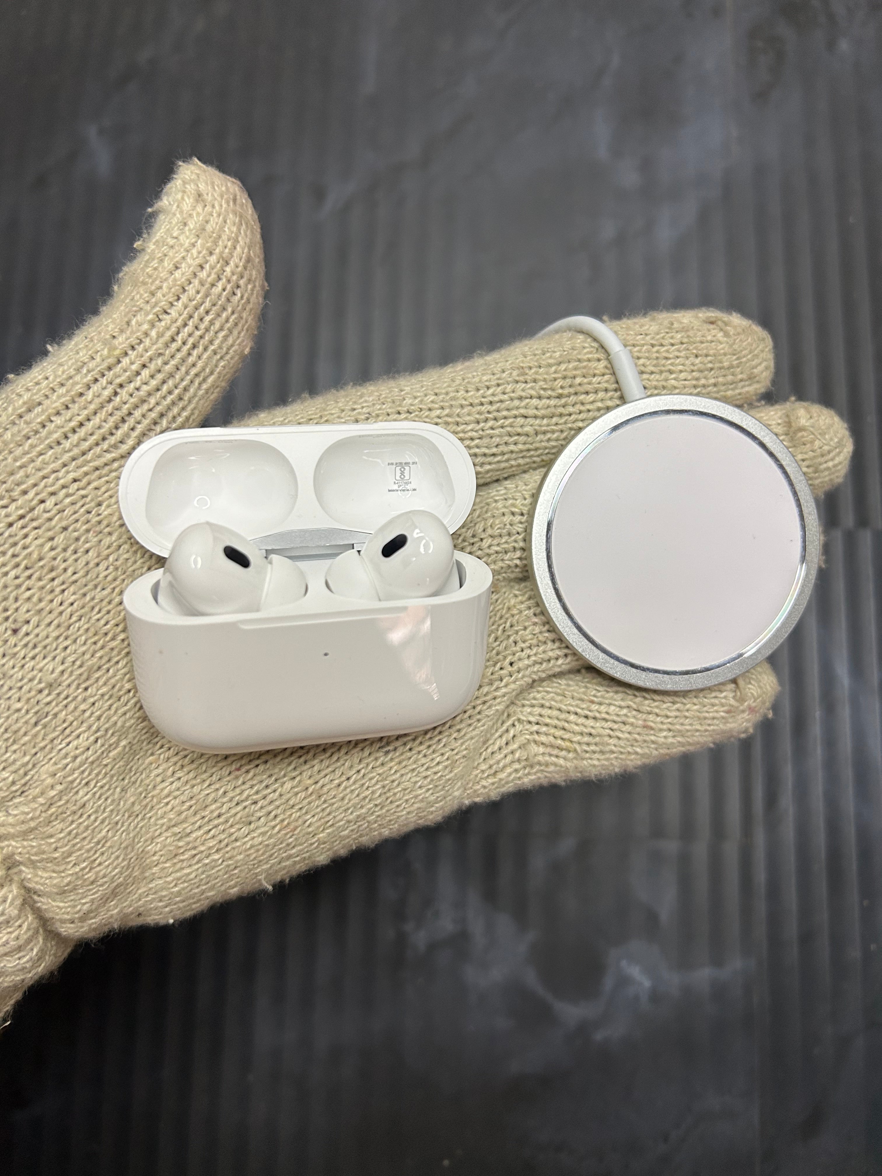 AirPods Pro 2 & Magesafe Wireless Charger COMBO OFFER