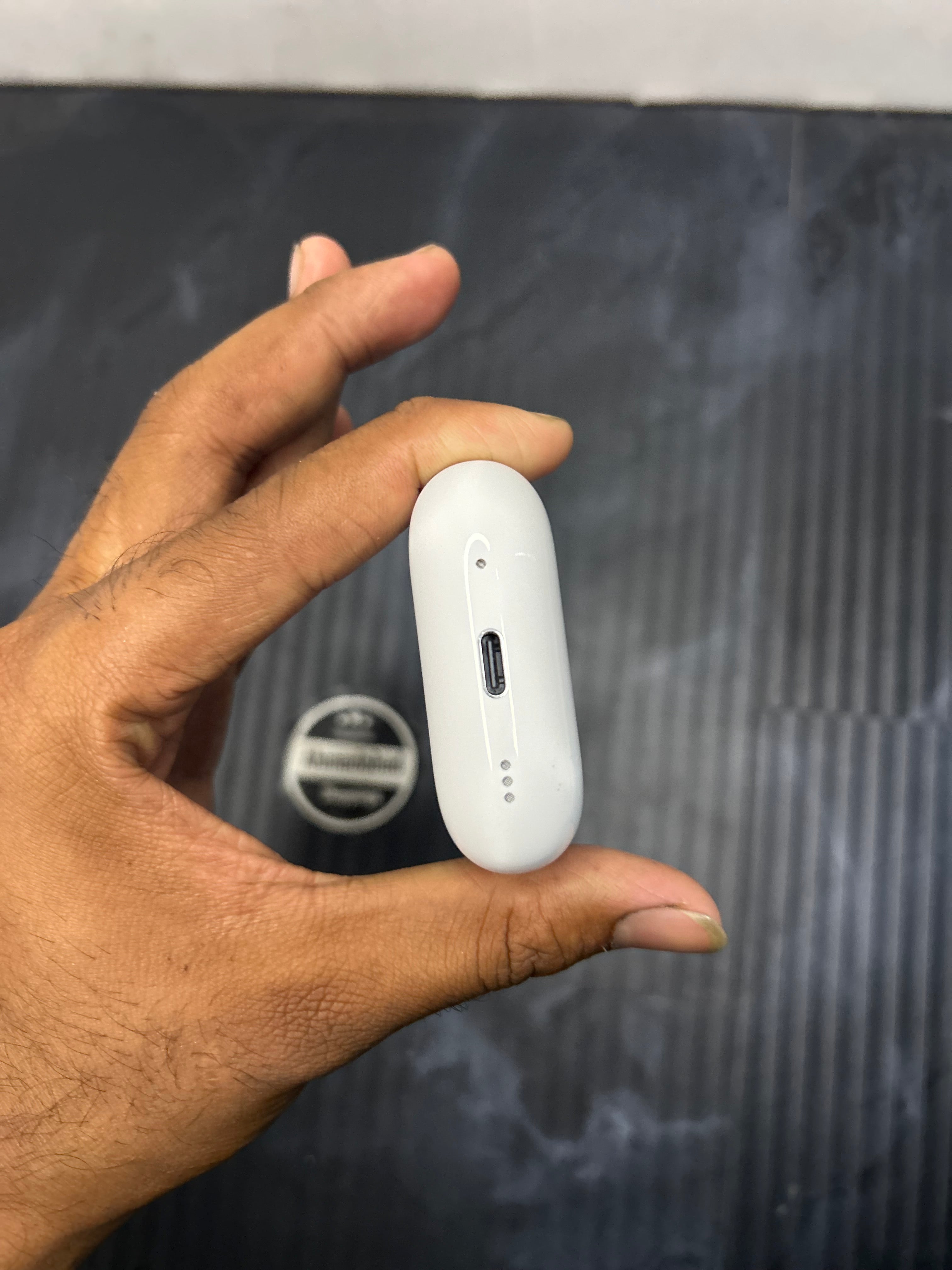 AIRPODS PRO 2ND GEN & FREE MAGSAFE CHARGER
